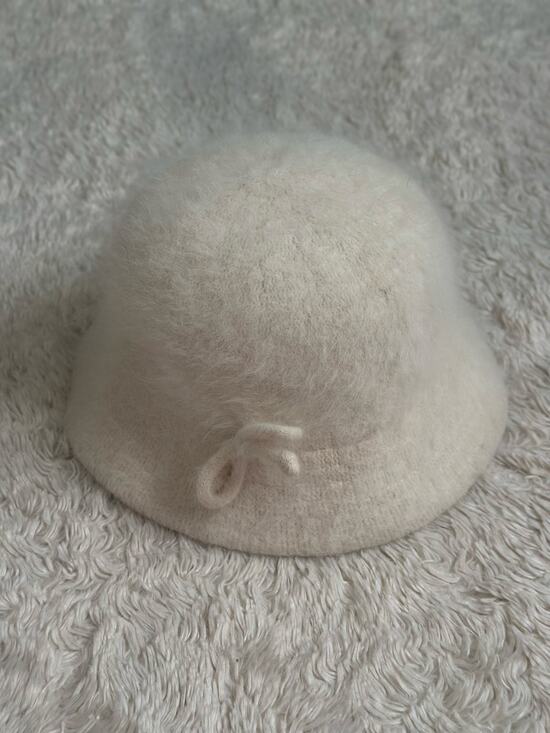 Vintage Accessories - Gorgeous Vintage Cream White Ivory Angora Fuzzy Bucket Hat with Bow